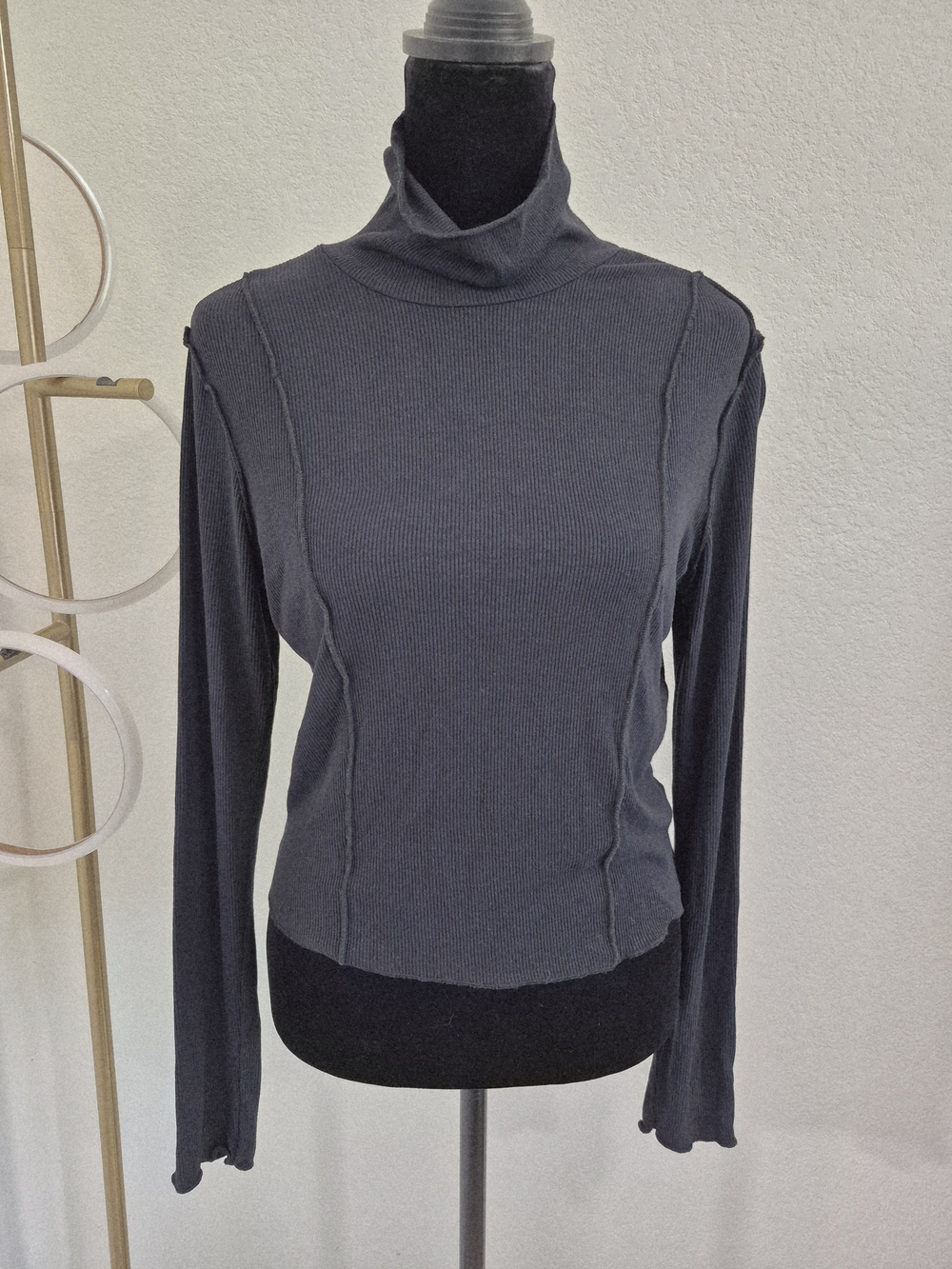 Turtleneck Long-Sleeve Ribbed Sweater in Black